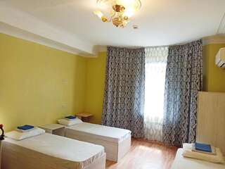 Мини-отель Барракуда Хабаровск Стандартный двухместный номер с 2 отдельными кроватями и общей ванной комнатой-3