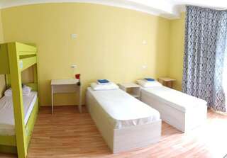 Мини-отель Барракуда Хабаровск Стандартный двухместный номер с 2 отдельными кроватями и общей ванной комнатой-1